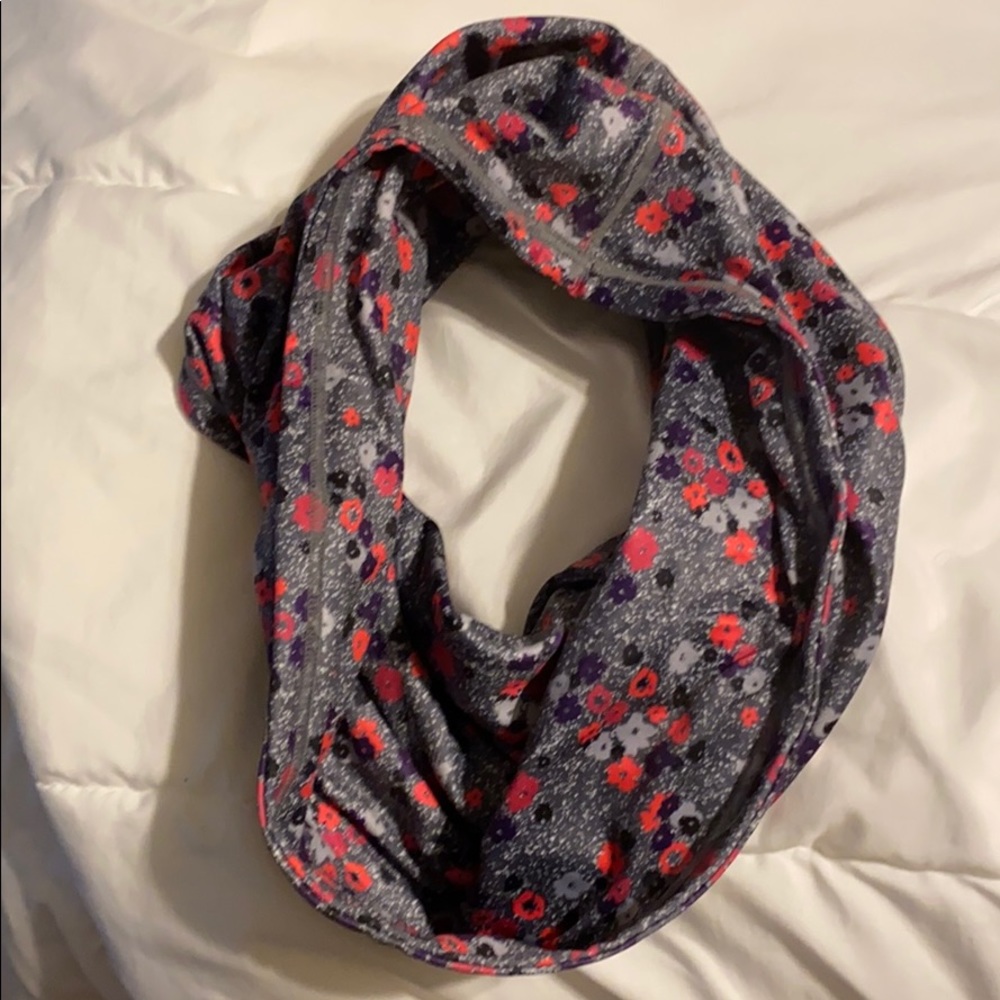 Sports scarf